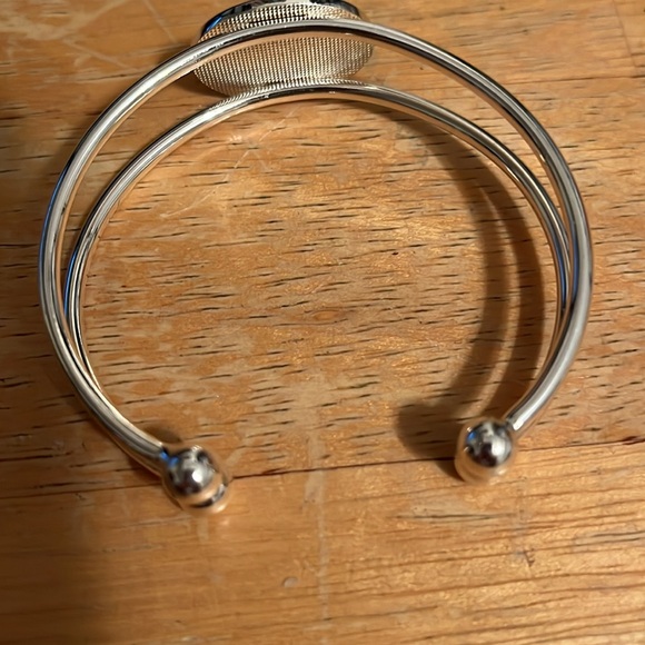 Red faceted stone cuff bracelet set in silver tone, unmarked - Picture 4 of 8